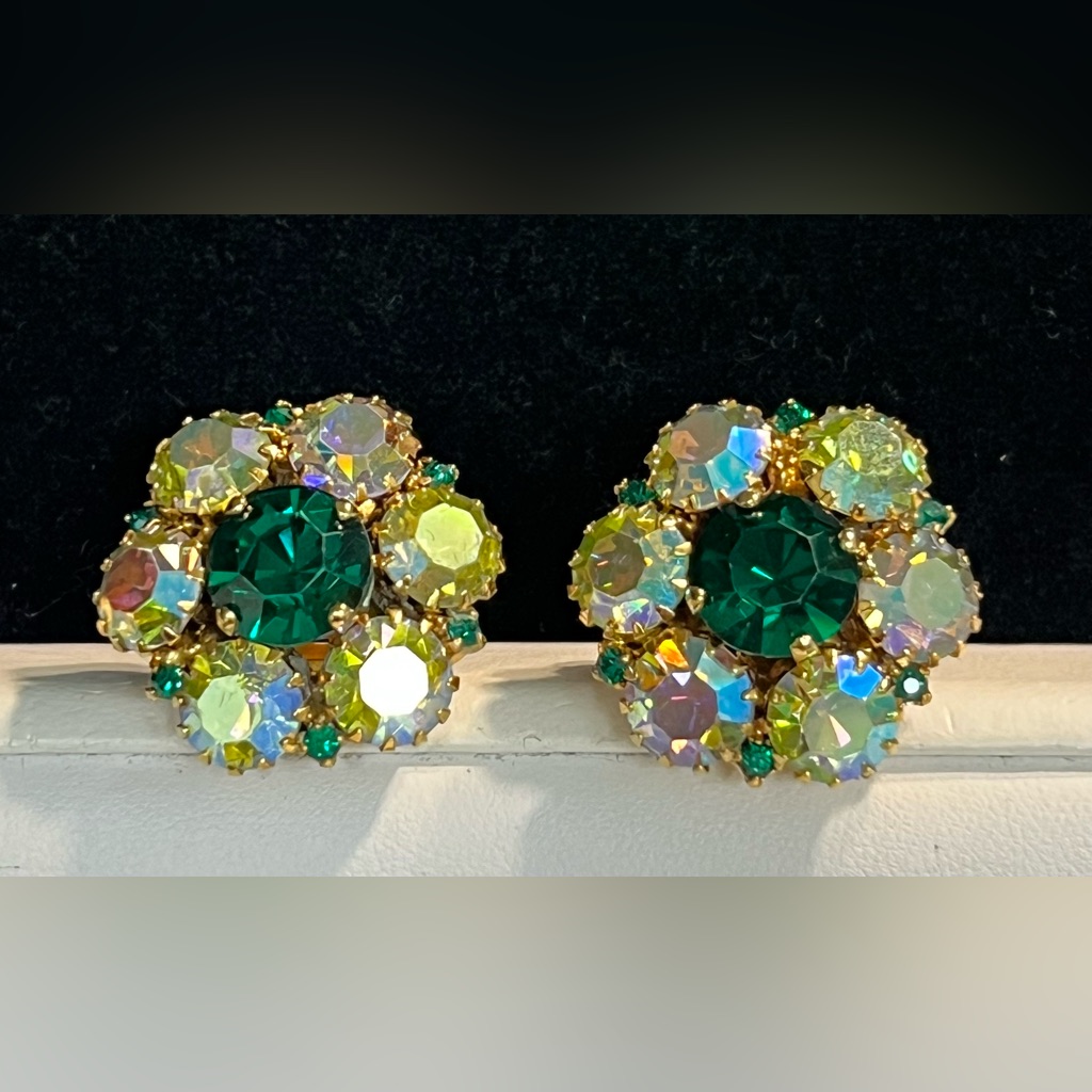 Warner Signed Green Crystal Clip On Earrings